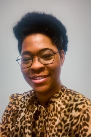 headshot of sharon smile
