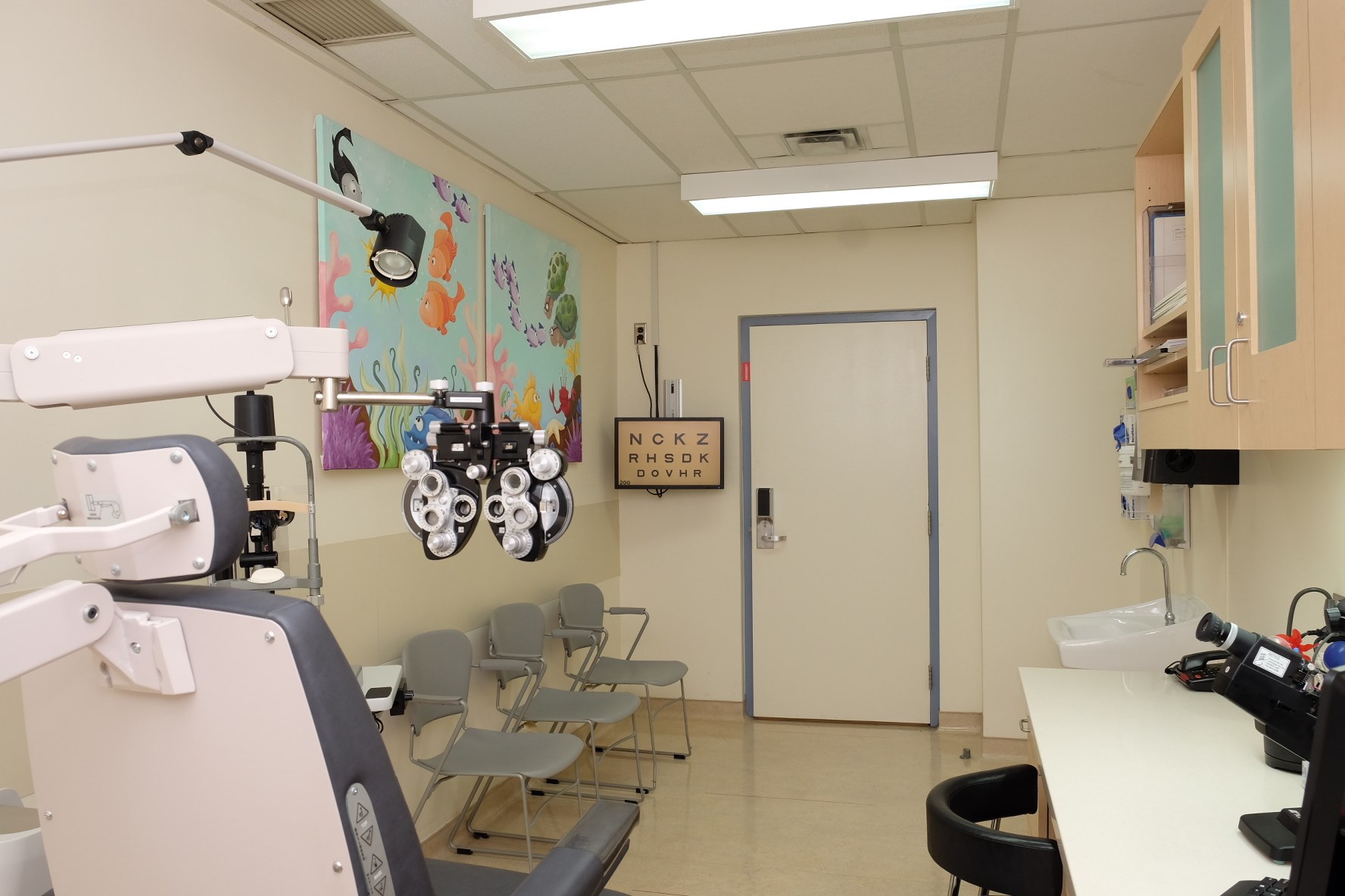 Vision sciences exam room with seats, desk and an patient chair