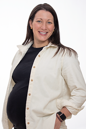 Headshot of Caroline Bennett.