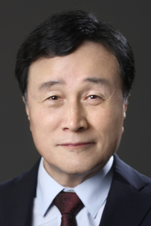 Headshot of Shi-Joon Yoo