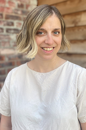 Headshot of Stephanie Kragh.