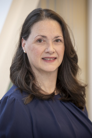 headshot of eloise czekalla