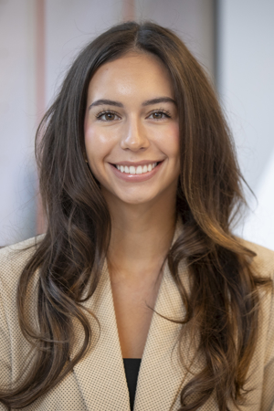 headshot of isabella kolbasenko
